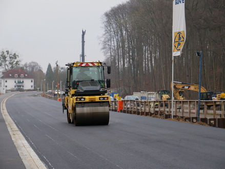 Symbolbild: Asphaltierungsarbeiten auf der B321. © strassen-mv.de