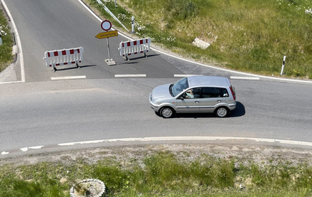 Die Hauptfahrbahnen der B 96 und der L 296 bleiben während der Arbeiten durchgängig befahrbar. © strassen-mv.de