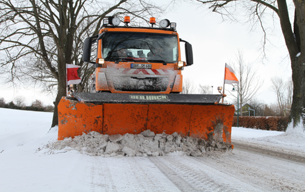 Symbolfoto: Schneepflug im Einsatz © strassen-mv.de