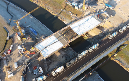 Der Neubau entsteht parallel zur bestehenden Brücke. © strassen-mv.de
