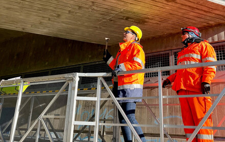 Verkehrsstaatssekretärin Jesse während einer Brückenprüfung bei Schwerin © strassen-mv.de