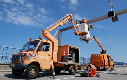 Die Arbeiten an der Verkehrssteuerungsanlage sind altersbedingt notwendig und werden von einem Spezialunternehmen ausgeführt. © strassen-mv.de