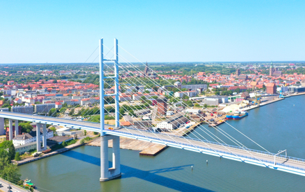 Die Internationale Arbeitstagung Brücken- und Ingenieurbau 2024 findet im Ozeaneum Stralsund statt. © strassen-mv.de