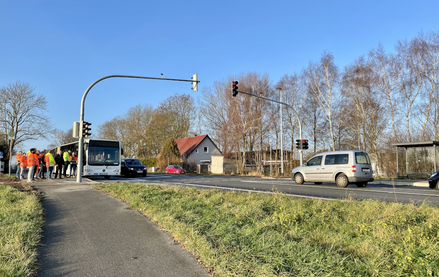 Neue Ampel koordiniert Bus- und Fußgängerverkehr. © strassen-mv.de