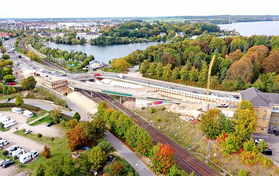 Die Sperrzone im Umkreis der Brücke muss am 1. November 2026 bis 8 Uhr verlassen werden. © strassen-mv.de