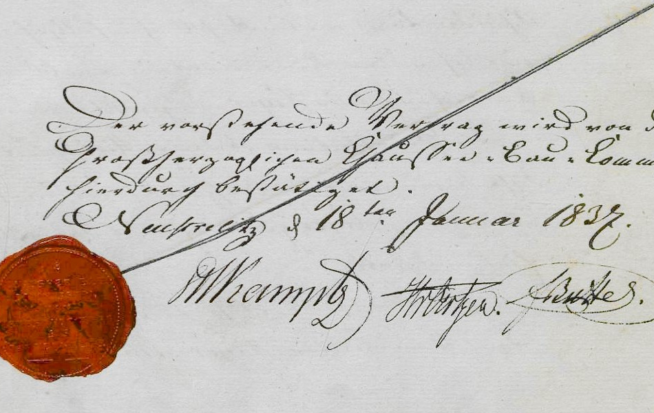Handschriftlich beschriebene Seite eines Vertrags von 1837 mit Unterschriften und einem roten Siegel am unteren Rand. © strassen-mv.de Handschriftlich beschriebene Seite eines Vertrags von 1837 mit Unterschriften und einem roten Siegel am unteren Rand.